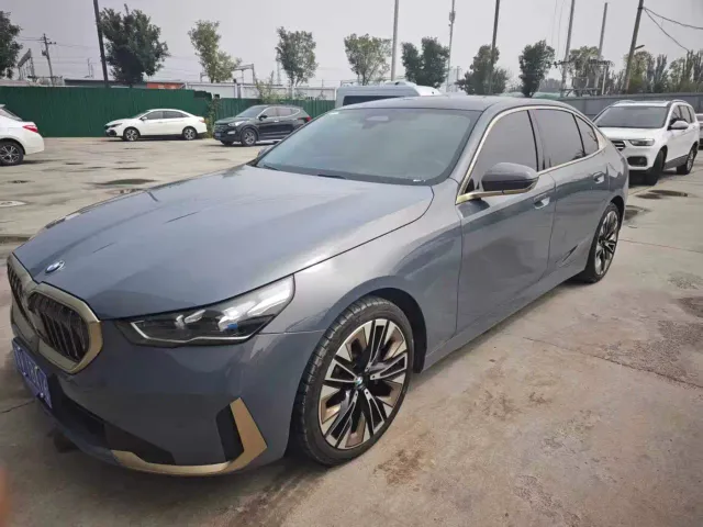 Фотография автомобиля — BMW 5 Series