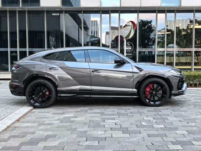 Lamborghini Urus — Фото автомобиля 5