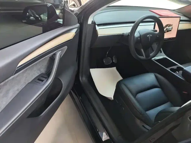 Tesla Model Y — Фото автомобиля 15
