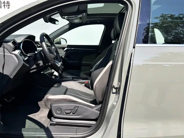 Audi Q3 — Фото автомобиля 14