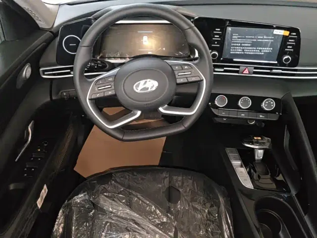 Hyundai Elantra — Фото автомобиля 10