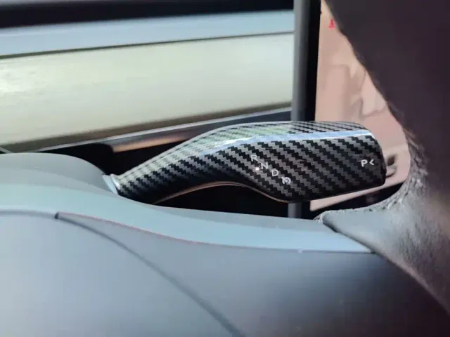 Tesla Model Y — Фото автомобиля 13