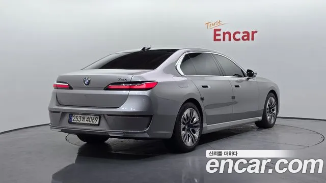 Фотография автомобиля — BMW 7-Series