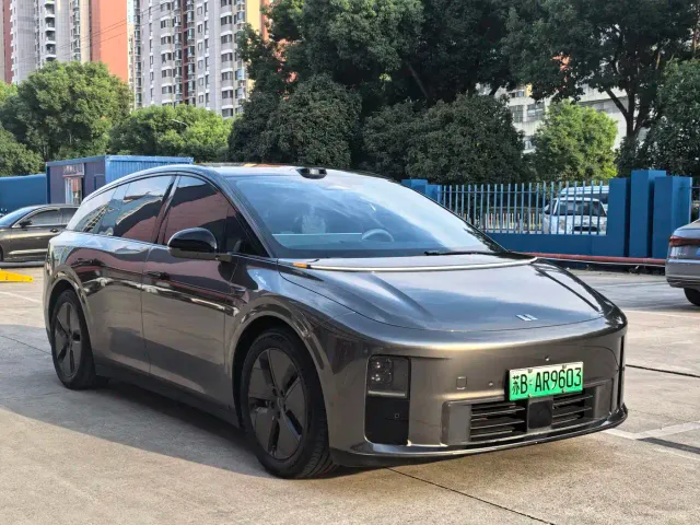 Li Auto i6 — Фото автомобиля 3