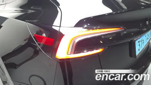 Tesla Model 3 — Фото автомобиля 8