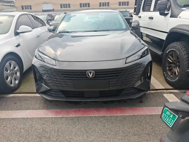 Changan Yida 2023 Blue Whale NE 1.5T GDI DCT Pilot — Фото автомобиля 2