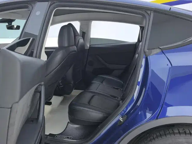 Tesla Model Y — Фото автомобиля 11