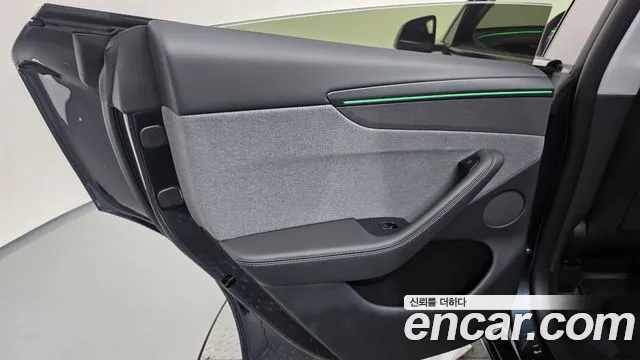 Tesla Model Y — Фото автомобиля 14