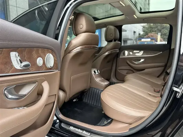 Mercedes-Benz E-Class — Фото автомобиля 7