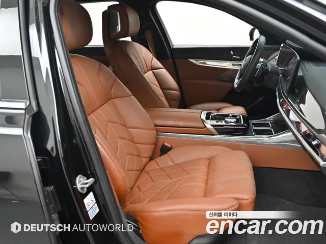 BMW 7-Series — Фото автомобиля 10