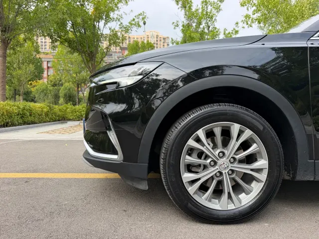 Buick Envision Plus — Фото автомобиля 4