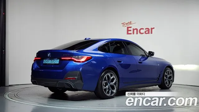 BMW i4 — Фото автомобиля 2