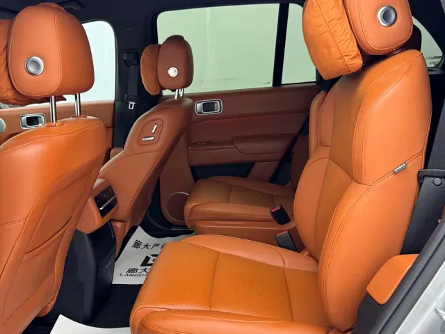 Li Auto L8 — Фото автомобиля 7