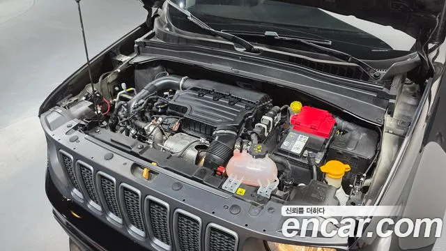 Jeep Renegade — Фото автомобиля 6