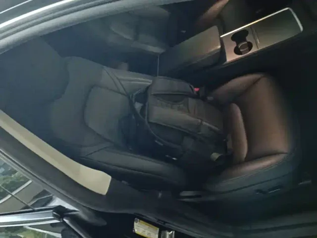 Tesla Model Y — Фото автомобиля 24