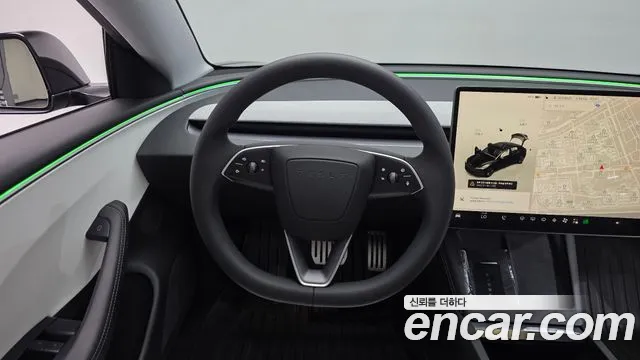 Tesla Model 3 — Фото автомобиля 12