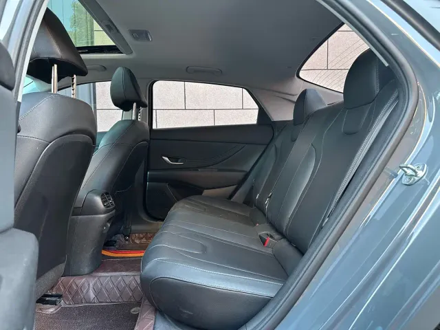 Hyundai Elantra — Фото автомобиля 18