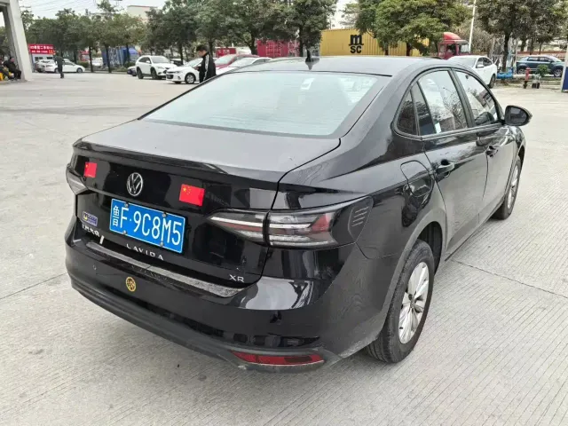 Volkswagen Lavida — Фото автомобиля 4