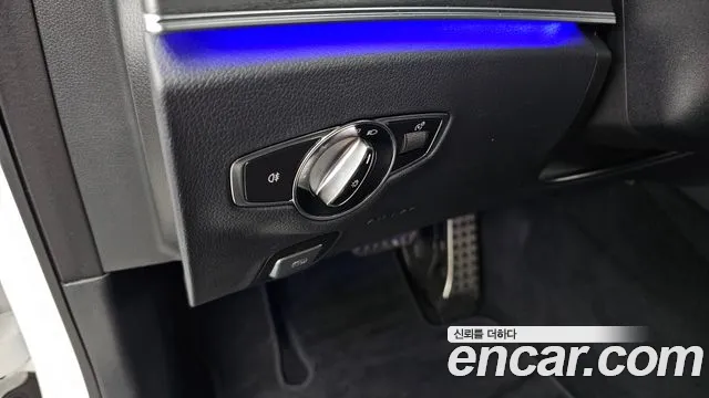 Mercedes-Benz E-Class — Фото автомобиля 26