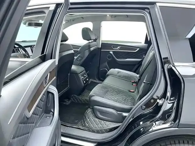 Hongqi HS7 — Фото автомобиля 12