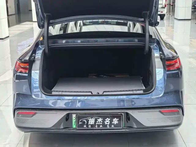 Geely Galaxy Xingyao 8 — Фото автомобиля 9