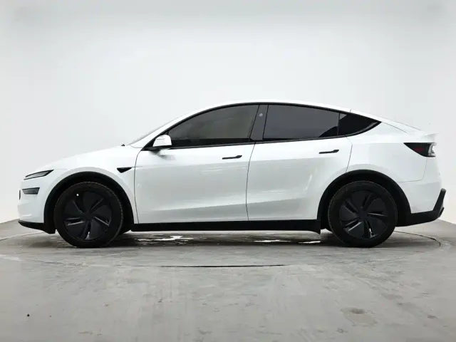 Tesla Model Y — Фото автомобиля 6