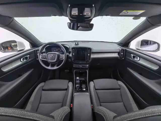 Volvo XC40 — Фото автомобиля 7