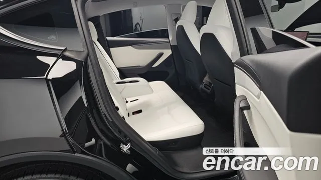 Tesla Model Y — Фото автомобиля 17