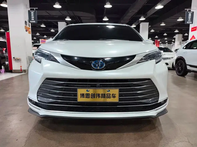 Toyota Sienna — Фото автомобиля 2