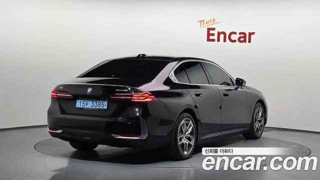 BMW i5 — Фото автомобиля 2