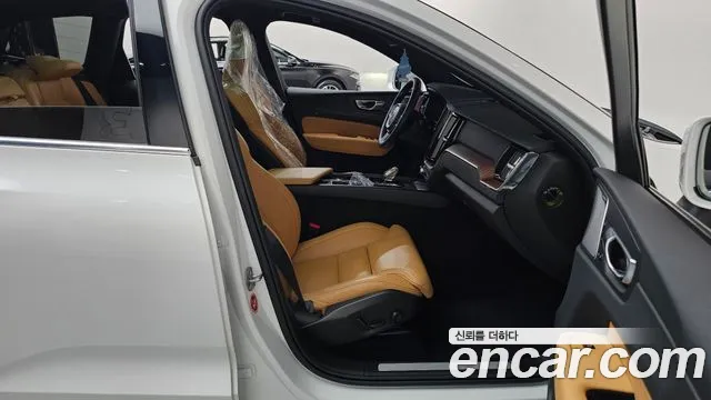 Volvo XC60 Generation 2 — Фото автомобиля 16