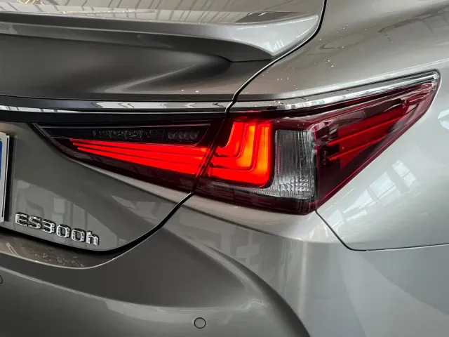 Lexus ES — Фото автомобиля 22