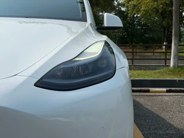 Tesla Model Y — Фото автомобиля 8