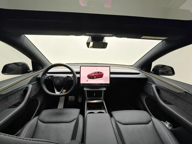 Tesla Model Y L — Фото автомобиля 6