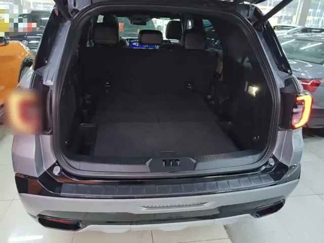 Ford Explorer — Фото автомобиля 18