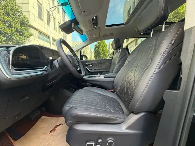 Maxus G90 — Фото автомобиля 15