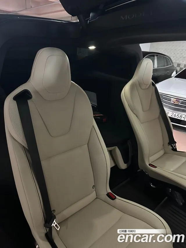 Tesla Model X — Фото автомобиля 5