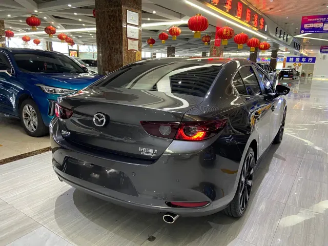 Mazda Axela — Фото автомобиля 4