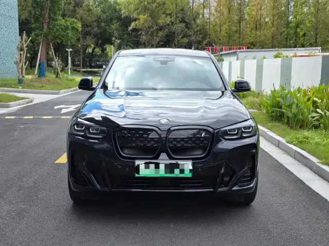BMW iX3 — Фото автомобиля 2