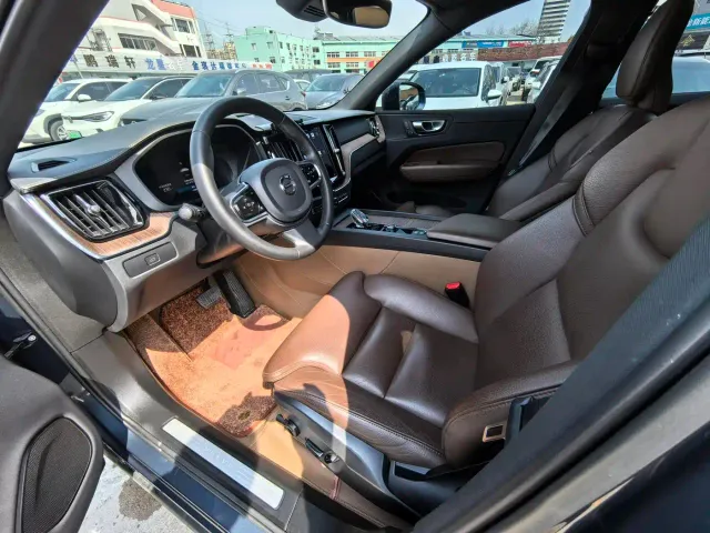 Volvo XC60 — Фото автомобиля 20