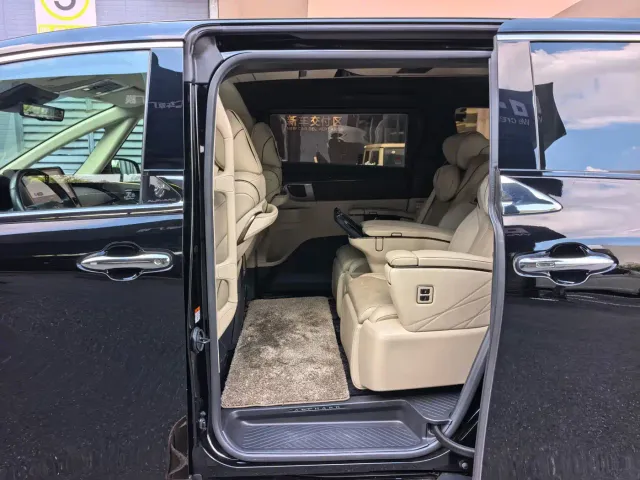 Toyota Alphard — Фото автомобиля 7