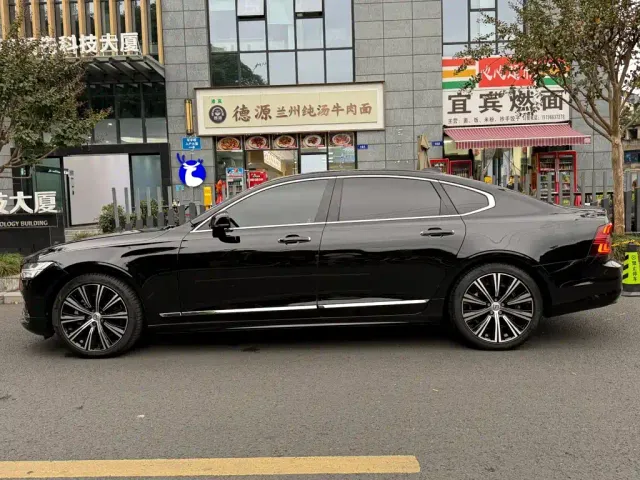Volvo S90 — Фото автомобиля 3