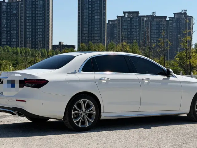 Mercedes-Benz E-Class — Фото автомобиля 4