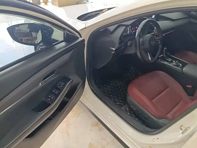 Mazda Axela — Фото автомобиля 15