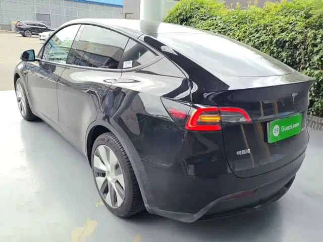 Tesla Model Y — Фото автомобиля 4