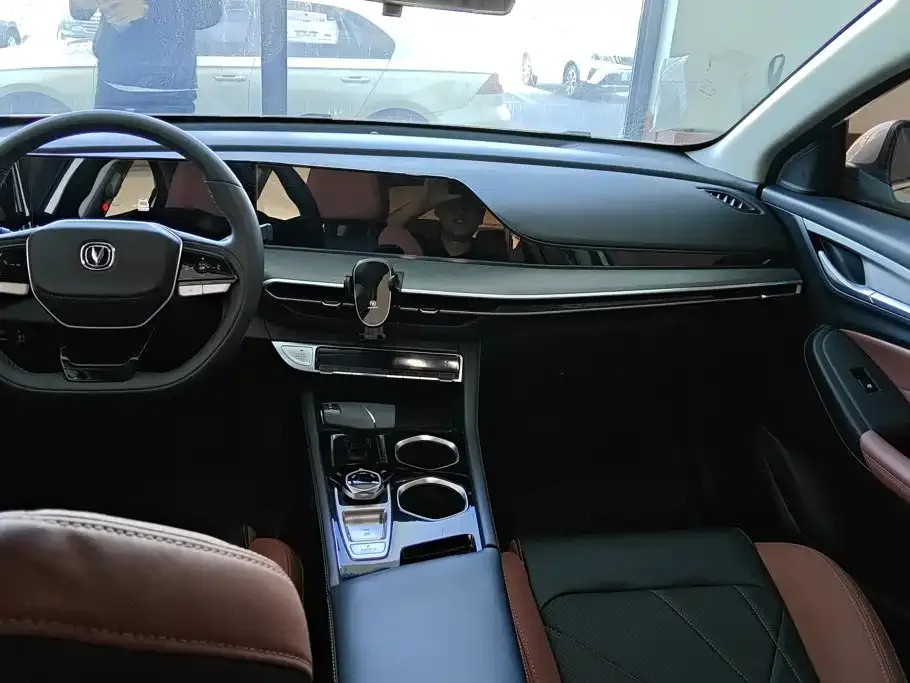 Changan Eado 2023 Enjoy Edition PLUS Blue Whale NE 1.4T GDI DCT Premium Edition — Фото автомобиля 13