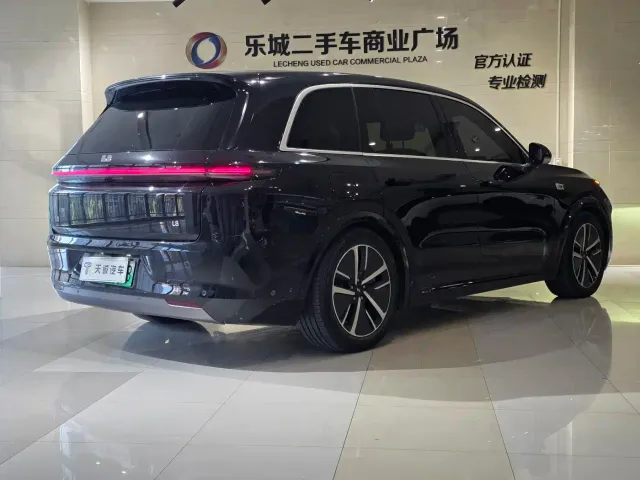 Li Auto L8 — Фото автомобиля 13