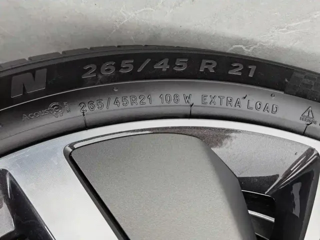 Li Auto L9 — Фото автомобиля 24