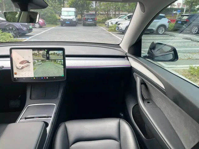 Tesla Model Y — Фото автомобиля 21