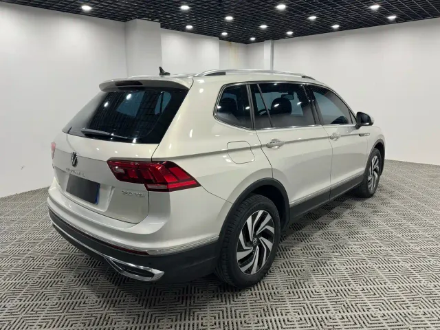 Volkswagen Tiguan L — Фото автомобиля 7
